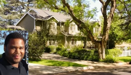 Anthony Anderson House: Inside the Encino Mansion and Outdoor Oasis Aerial view of the luxurious Anthony Anderson House in Encino, showcasing the landscaped backyard, pool, and modern outdoor living space.
