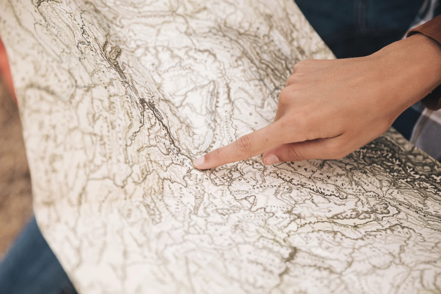 Why Wallpaper Seams Become Visible