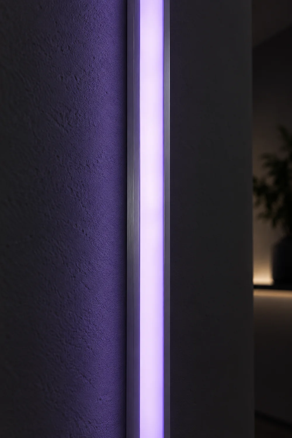 Smooth diffused RGB light line along a wall channel